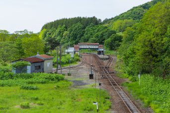 JR函館本線・小沢駅（北海道：2022年5月）