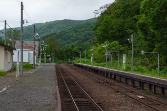 JR函館本線・小沢駅（北海道：2022年5月）
