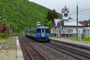 JR石北本線・白滝駅・特急「オホーツク」（北海道：2022年6月）