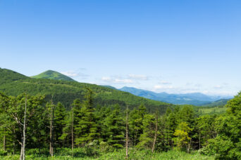道東・狩勝峠から望む南富良野方面（北海道：2022年7月）