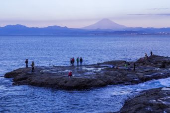 湘南海岸・江ノ島から望む富士山（神奈川県：2022年10月）
