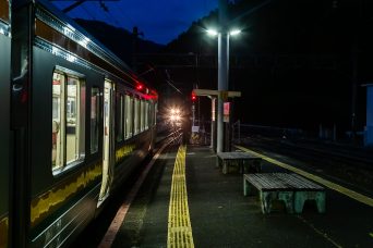 JR飯田線・水窪駅・特急「伊那路」（静岡県：2022年11月）