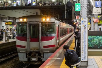 JR東海道本線・大阪駅・特急「はまかぜ」（大阪府：2022年11月）