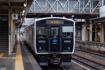 JR香椎線・香椎駅（福岡県：2022年12月）