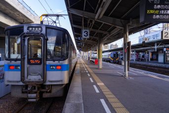 JR予讃線・松山駅・特急「しおかぜ」（愛媛県：2022年12月）