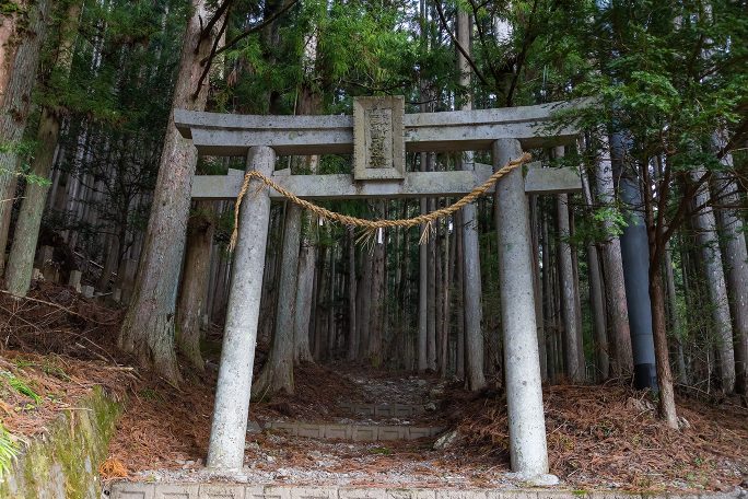 諏訪神社の参道が登山口