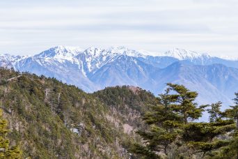 南アルプス・前無間山付近から望む赤石岳方面（静岡県：2023年3月）