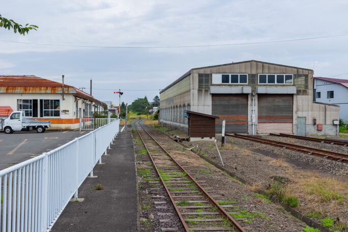 大畑駅跡は線路や駅施設が維持されている