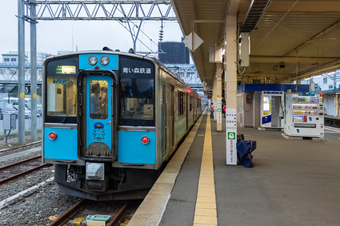 青い森鉄道の普通列車で青森駅に到着