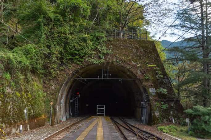建設年次の割に年季の入った大原トンネルのポータル