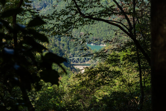 JR飯田線の門谷川橋梁が遥か遠くに見下ろせた