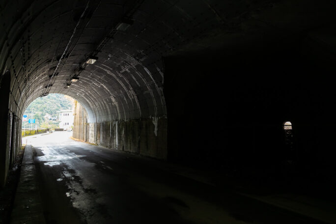 佐久間1号トンネルの閉鎖隧道との分岐箇所