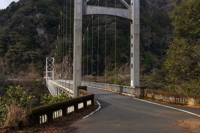 静岡県と愛知県の県境を跨ぐ鷹巣橋