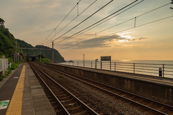 夏の青海川駅で夕日を眺めるのは実に22年ぶりだった