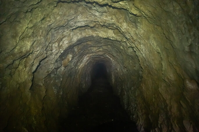 意を決して隧道内部に進入し写真を撮影した