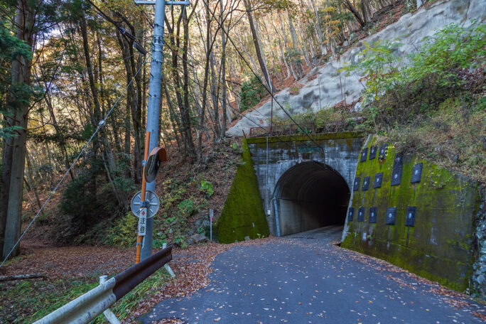 隧道を抜けた先で、引ノ田への道が分岐していた