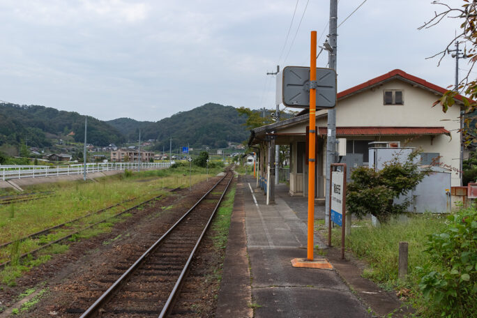 備後安田駅は広い構内に交換施設や引き込み線の跡が残っていた