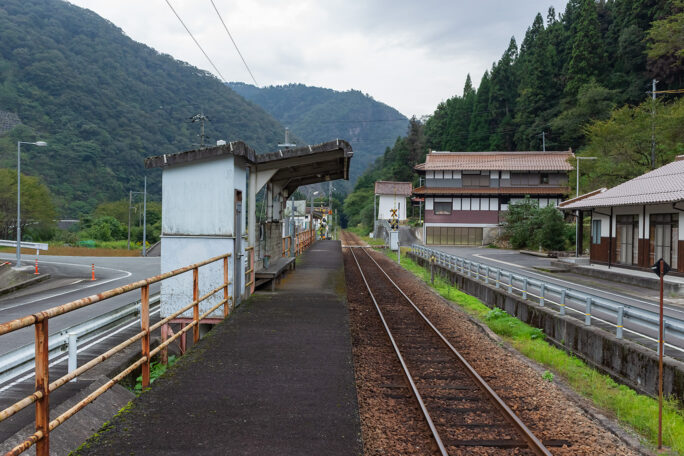 作木口駅があるのは島根県の上ヶ畑集落で広島県の作木集落は対岸の作木川上流に位置する
