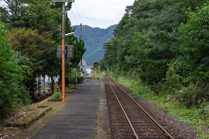 石見川越駅も交換可能駅だった時代の痕跡が残る