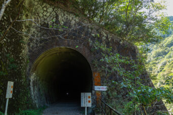 旧JR福知山線・武庫川渓谷・長尾山第一隧道間（兵庫県：2023年9月）
