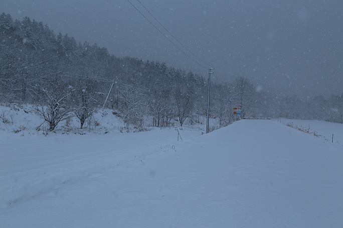 未除雪地帯のラッセル走行を経て道道閉鎖ゲートと智東駅付近に達した