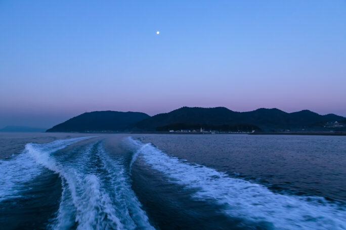 瀬戸内海・六口島海運汽船から望む本島（香川県：2024年1月）