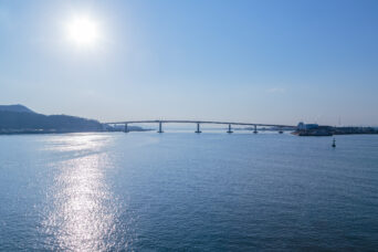 児島半島・新岡山港から望む児島湾と児島湾大橋（岡山県：2024年1月）