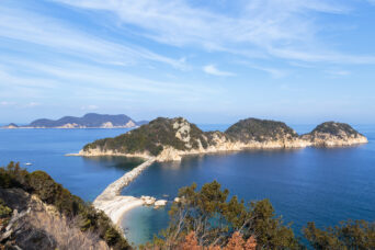 小豆島・福田海岸から望む瀬戸内海と小島（香川県：2024年1月）