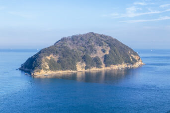 小豆島・大角鼻付近から望む風ノ子島と瀬戸内海（香川県：2024年1月）