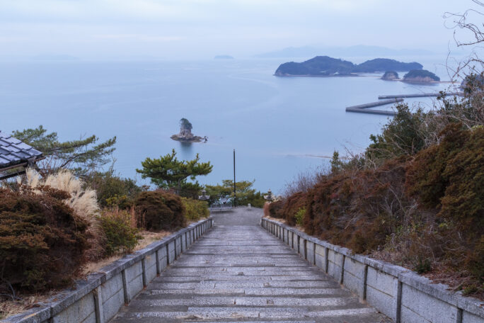 小豆島・富岡八幡神社から望む小豆島・大余島（香川県：2024年1月）