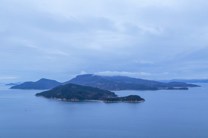 小豆島・重岩から望む瀬戸内海と小豊島・豊島（香川県：2024年2月）