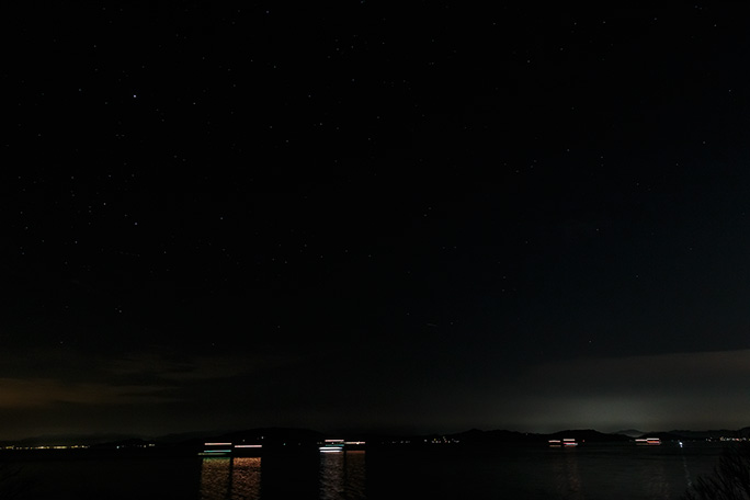 釈迦ヶ鼻から望む瀬戸内海と高松方面の夜景