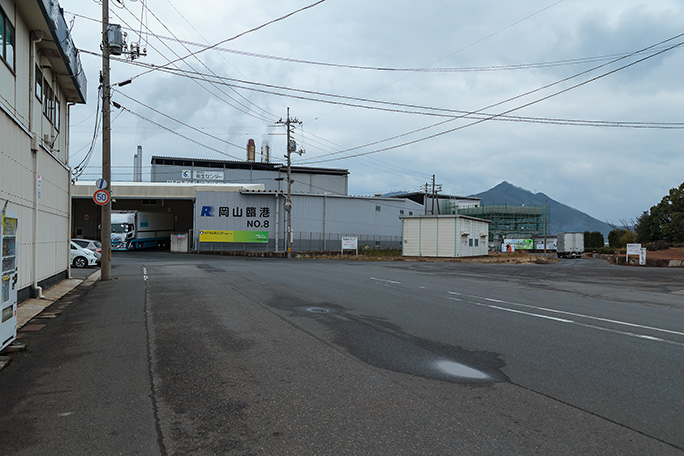 岡山港駅跡には社名変更した「岡山臨港」の施設がある