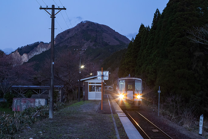 津山行の普通列車がやってきた