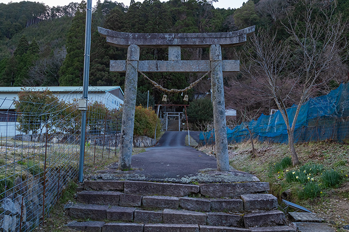 知和の集落付近にある千磐神社を訪れる