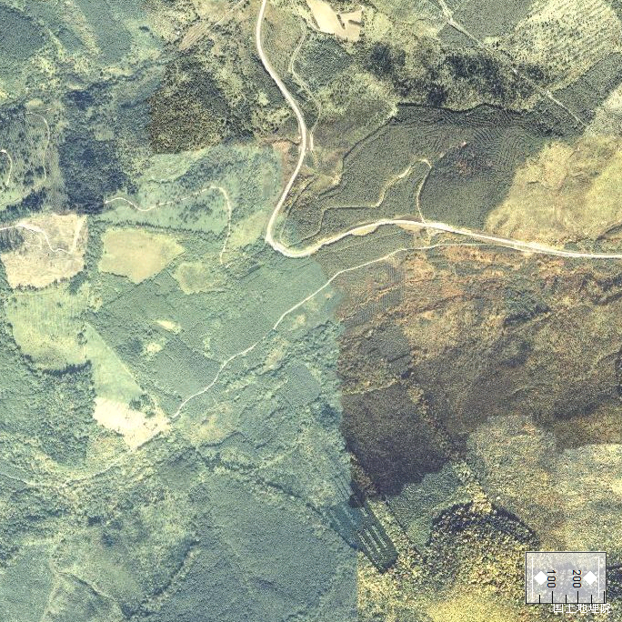 旧版空撮画像：上金華部落周辺（1977年10月4日撮影）地形図：上金華部落周辺（2024年3月31日）