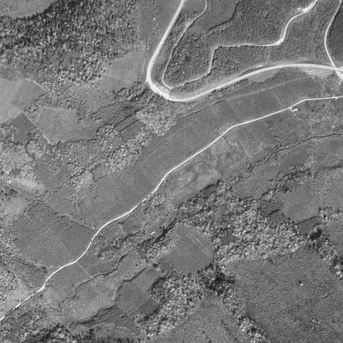 旧版詳細空撮画像：上金華部落周辺（1971年10月10日撮影）詳細地形図：上金華部落周辺（2024年4月4日）