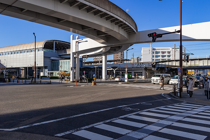 名鉄瀬戸線、JR中央本線、名古屋ガイドウェイバスが交錯する大曽根駅