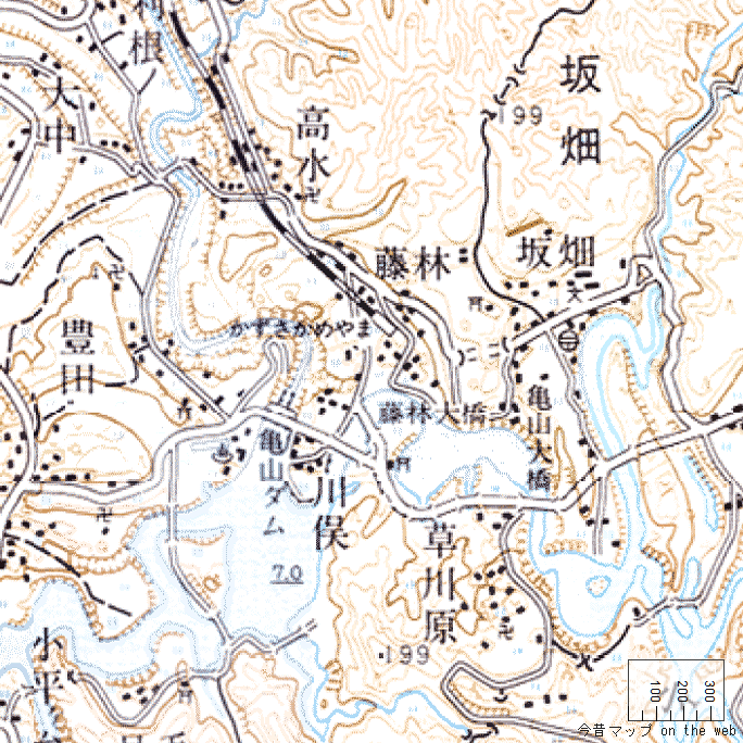 旧版地形図：上総亀山駅周辺（1982年4月30日）地形図：上総亀山駅周辺（2024年5月15日）