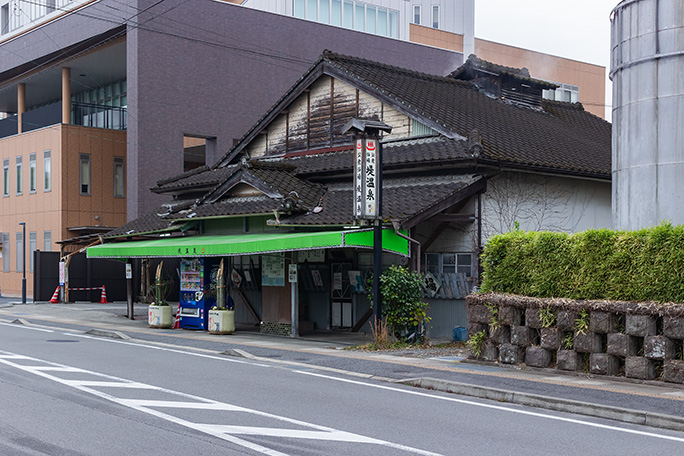 人吉温泉街の公衆浴場の一つである堤温泉で朝風呂