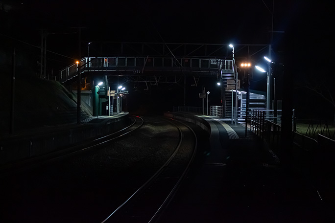 ひっそりと静まり返った薩摩高城駅の夜が更けていく