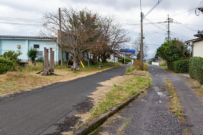 フィットネスパースの沿いにある国鉄大隅線・大隅川西駅跡