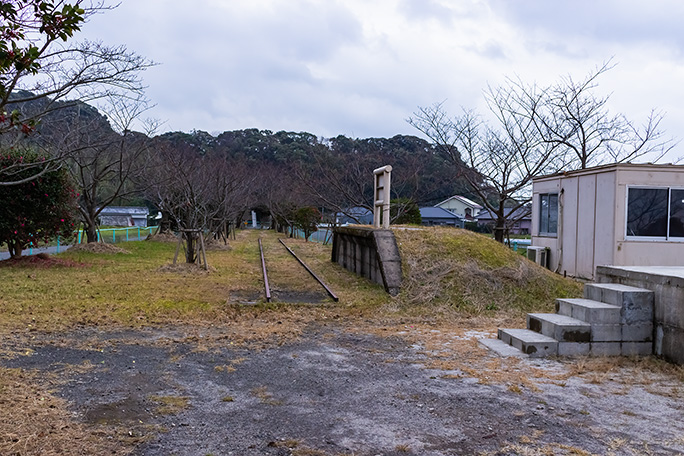 新城駅跡も大隅線の遺構模したを記念公園となっていた