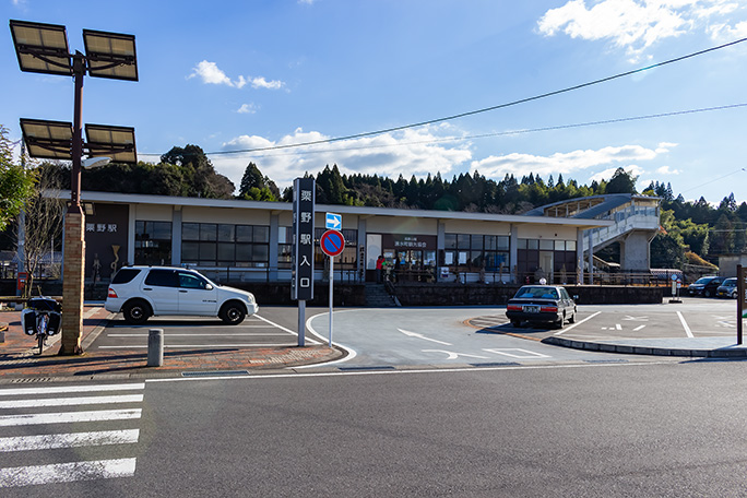 JR山野線が分岐していた栗野駅に到着