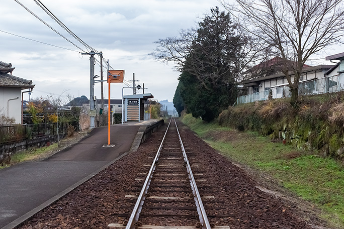 西人吉駅付近で人吉市街地が終わる