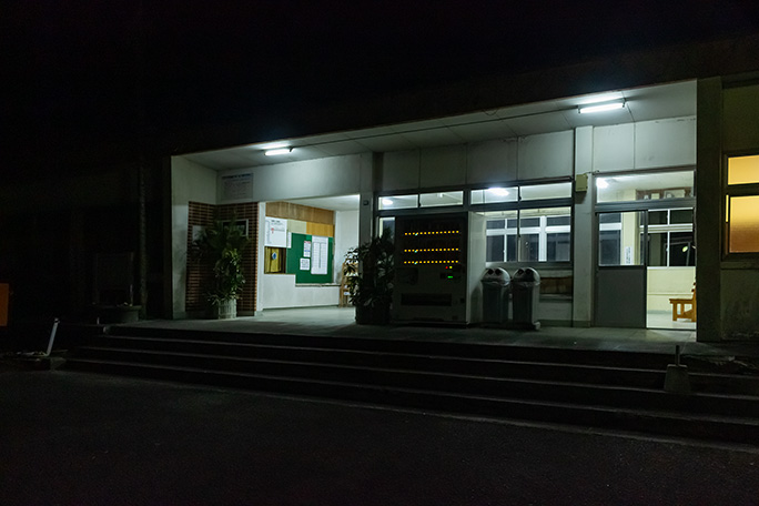 深夜のような京町温泉駅から吉都線の旅を再開する