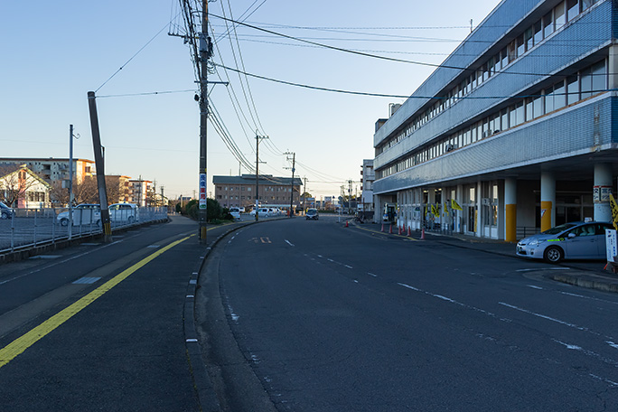 妻駅跡付近は宮崎交通の西都営業所にその面影を見る