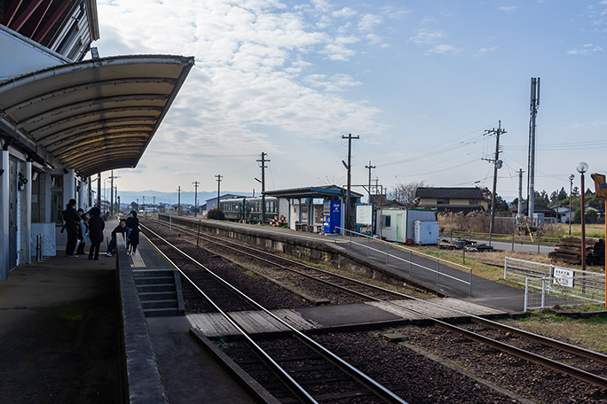 あさぎり町の玄関口となるあさぎり駅は2面3線に引込線を備えた大型駅