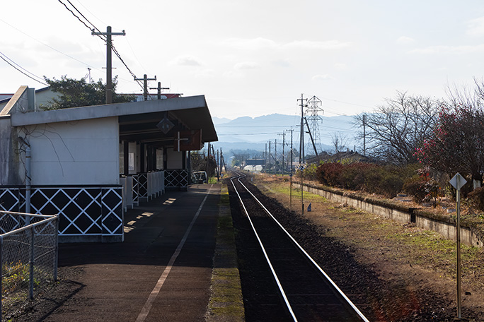 一武駅には行き違い可能だった時代の相対式ホームが残っていた