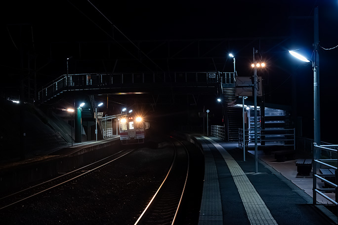 夜遅くまで普通列車が往来していた薩摩高城駅